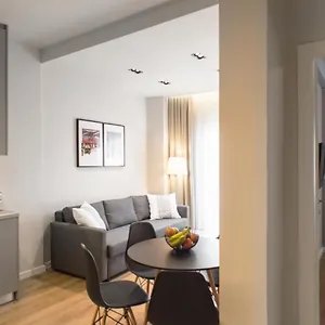 Daire Stylish And Renovated Retreat In Thessaloniki: Cozy At Ioulianou 33, Selanik